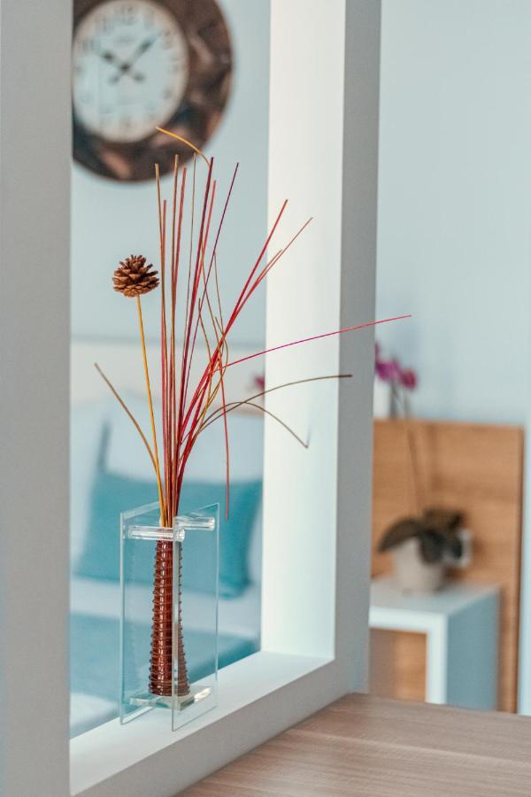 Design Suites Efharis Néa Péramos Екстериор снимка