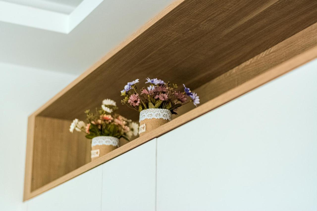 Design Suites Efharis Néa Péramos Екстериор снимка